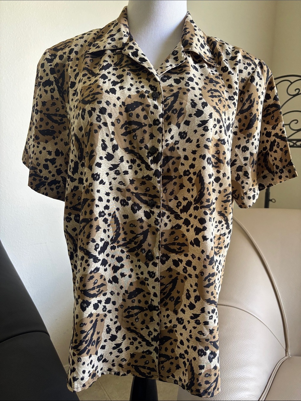 Notations Tan & Black Short-Sleeve Animal Print Button-Down Shirt